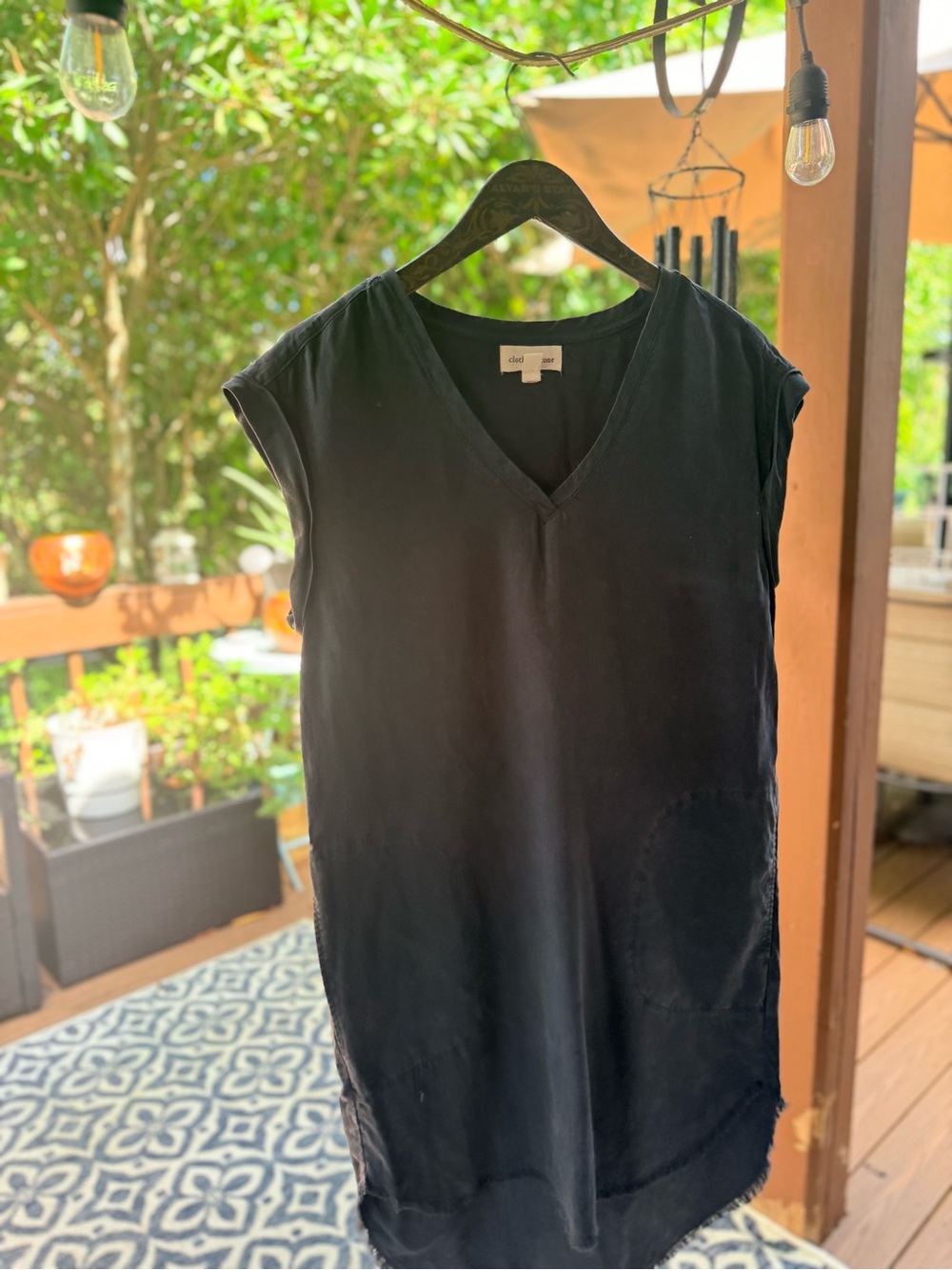 cloth & stone Black V-Neck Sleeveless Tunic dress